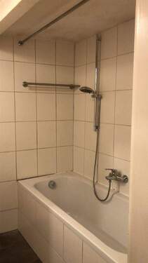 Das Bad - Einfamilienhaus mit 100,00 m&sup2; in Würzburg-Heidingsfeld zum Kaufen