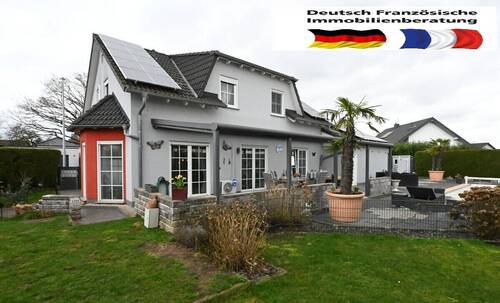 Ansicht - Einfamilienhaus mit Pool und Überdachter Terrasse in Diefflen