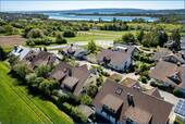 Luftbild - Radolfzell-Weinburg Attraktive, großzügige DHH mit Seesicht und ELW, in ruhiger, bevorzugter Lage!
