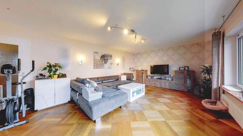 Wohnzimmer - 6 Zimmer Einfamilienhaus zum Kaufen in Benningen