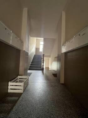 Hausflur - 3 Zimmer Etagenwohnung zur Miete in Halle (Saale)