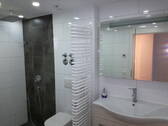 Bad mit Dusche - 