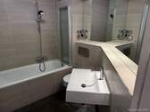 Badezimmer Gesamtansicht (Mittel) - Etagenwohnung mit 95,00 m² in Berlin zum Kaufen