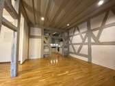 Wohnzimmer mit Blick auf Küche - 3 Zimmer Etagenwohnung zur Miete in Erlangen