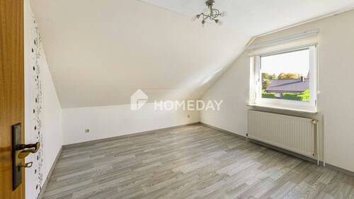 1. OG Schlafzimmer 1 - 