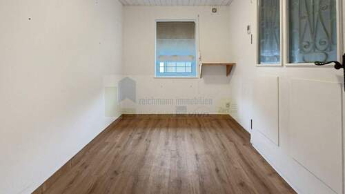 EG - Abstellraum / Hintereingang - 