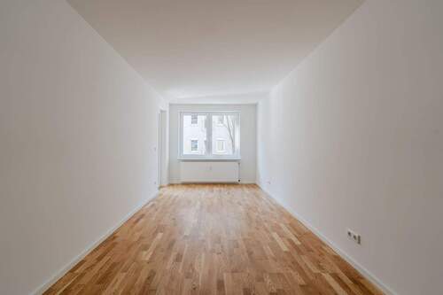 Zweites Schlafzimmer mit Balkonzugang - 