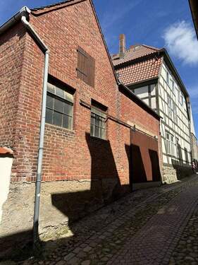 Nebengelass mit Garagenzufahrt - 1 Zimmer Mehrfamilienhaus, Wohnhaus in Waren (Müritz)