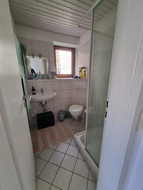 Badezimmer mit Fenster - 
