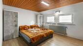 1. OG Schlafzimmer 1 - 