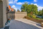 11,04 m² Terrasse mit Gartenzugang (Hochparterre Wohnung) - 