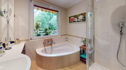 Badezimmer - Etagenwohnung mit 76,00 m² in Dresden zum Kaufen