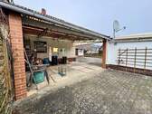 Hinterhof mit Garagen - 