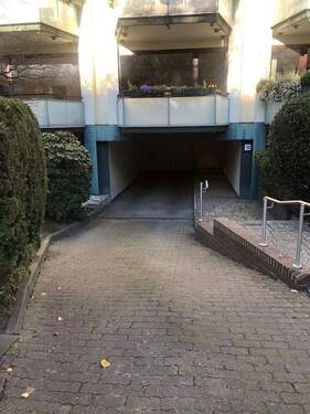 Garageneinfahrt - 2 Zimmer Etagenwohnung in Hamburg