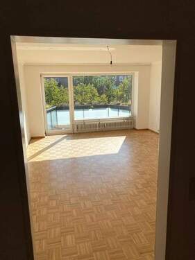 Großes Zimmer, Blick Balkon - 