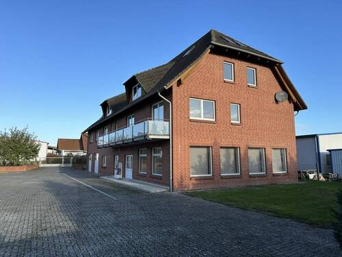 Wohn- & Geschäftshaus Ansicht Süd - Wohn- & Geschäftshaus im Gewerbegebiet mit rund 700 m² und Fahrzeug- & Lagerhalle mit ca. 263 m²
