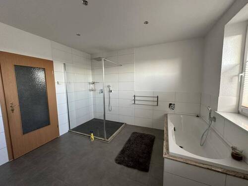 Badezimmer OG-Wohnung - 