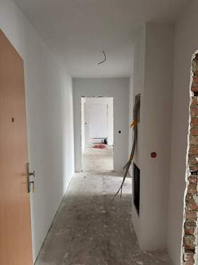 Flur - Erstbezug nach Kernsanierung – moderne 3-Zimmer-Wohnung zum Einziehen & Wohlfühlen