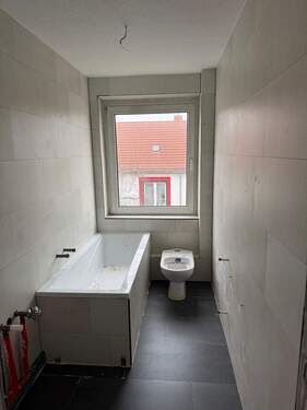 Bad - 3 Zimmer Etagenwohnung zur Miete in Zeitz