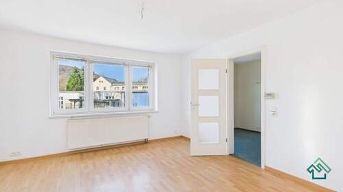 Wohnzimmer - 6 Zimmer Doppelhaushälfte zum Kaufen in Sondershausen