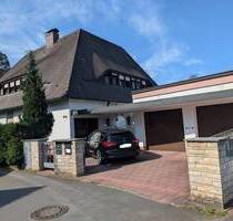 2 Fam.Haus ( 2x 4 ZW vermietet) mit kleinem Anbau ( 2x 1 ZW frei), Walmdach, Bj 76, Waldrandlage Laufamholz - Nürnberg Freiland