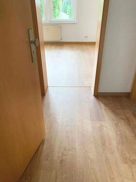 Diele - Etagenwohnung mit 56,00 m&sup2; in Oberlungwitz zur Miete