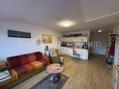 Wohnzimmer mit Küche - 2 Zimmer Etagenwohnung in Bad Schwartau