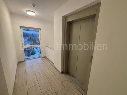 Treppenhaus inkl. Fahrstuhl - 