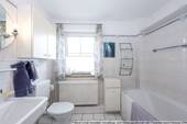 19 Vollbad mit Fenster und Dusche - 