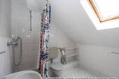 23 Duschbad im Dachgeschoss - 
