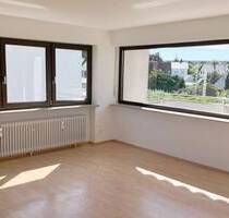 Frisch getüncht! - Helle, großzügige 4 Zi-Whg Wohnung mit Garage und großem Balkon in Fürth