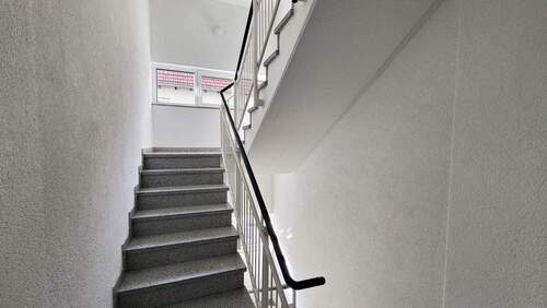 Treppenhaus - 2 Zimmer Büro zur Miete in Schkeuditz