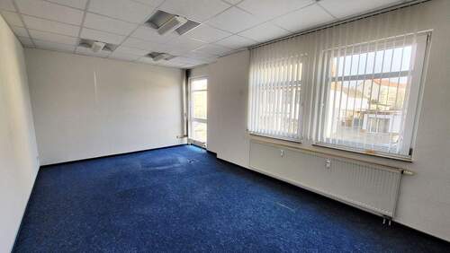 Büro Straßenseite - 2 Zimmer Büro in Schkeuditz