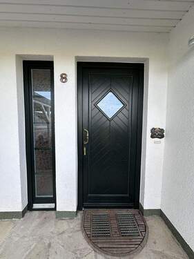 überdachter Eingangsbereich - 