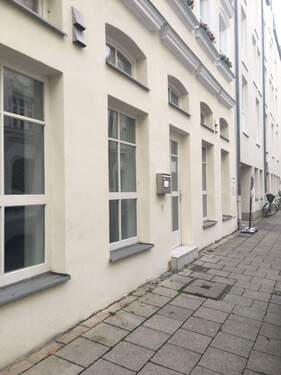 Haus - Inspirierende Erdgeschoss-Souterrain Büroeinheit direkt im Lehel am Englischen Garten