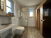 Badezimmer I im Erdgeschoss mit Dusche & Sauna - 