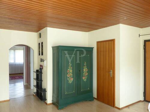 Flur im Erdgeschos - 8 Zimmer Einfamilienhaus in Rastatt