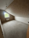 Dachzimmer mit Fenster - 
