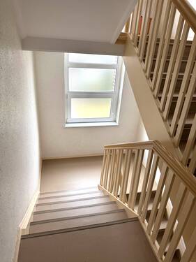 Treppe Flur - 3 Zimmer Etagenwohnung in Bitterfeld-Wolfen