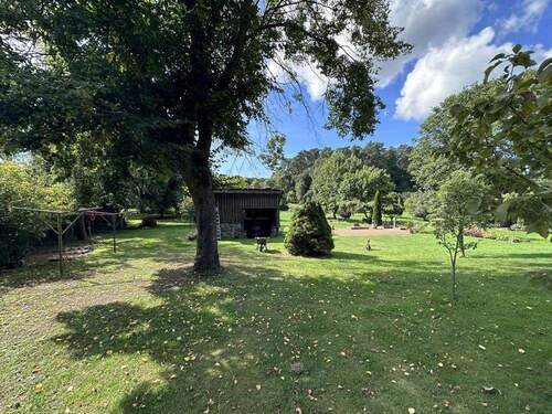 Holzunterstand und Wäscheplatz - 
