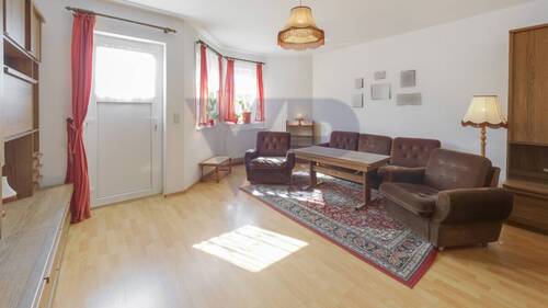 Wohnzimmer mit Zugang zum Garten - 