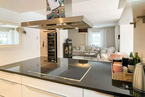 Küche_Blick_ins_Wohnzimmer - 