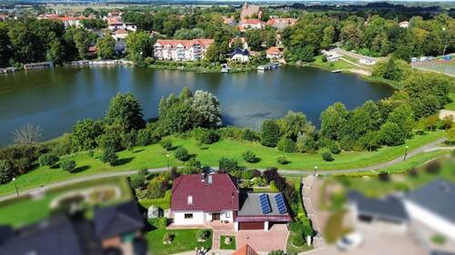 Luftbild großer Stadtsee - 