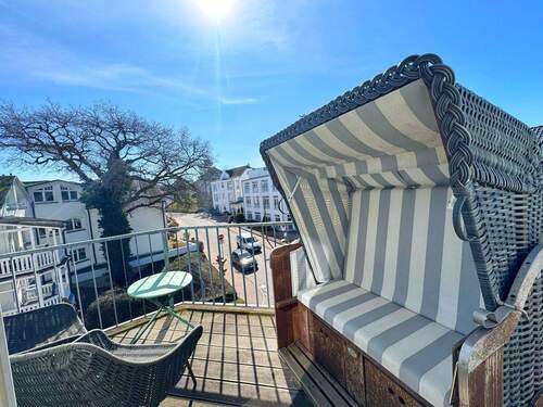 Südbalkon mit Strandkorb - 