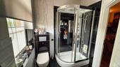 Badezimmer mit Dusche - 