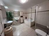 Erdgeschosswohnung - Badezimmer - 