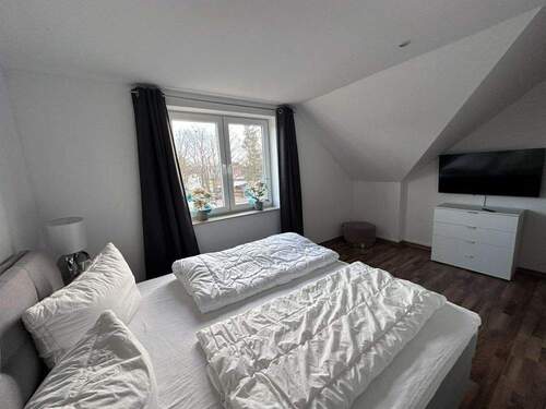 Dachgeschosswohnung - Schlafzimmer I - 