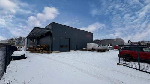 Halle mit davor liegenden Stellplätzen - Halle zum Kaufen in Freital