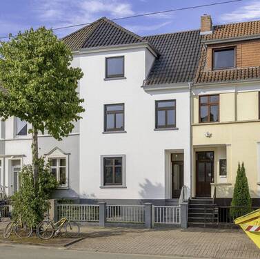 Außenansicht Haus - Studentenhaus: 10 freie WG-Zimmer für Neugründung in Langemarckstraße!