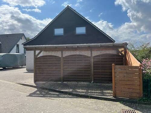 Zusätzliches Carport direkt neben der Garage - 